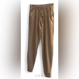 ALO Yoga women’s ribbed joggers